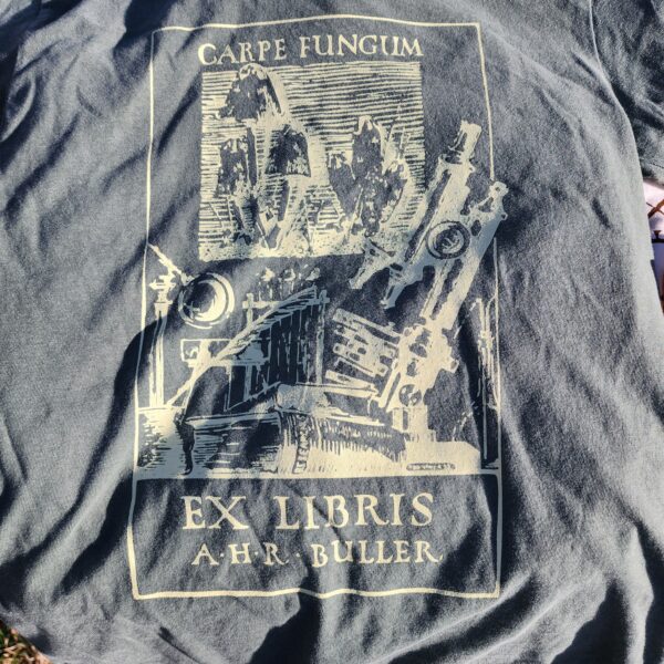 Carpe Fungum Green colored vintage tee 2